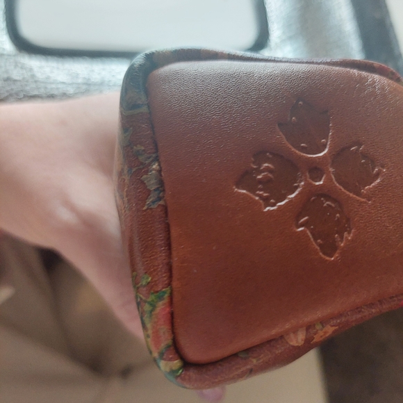 Patricia Nash wristlet floral - Picture 8 of 11